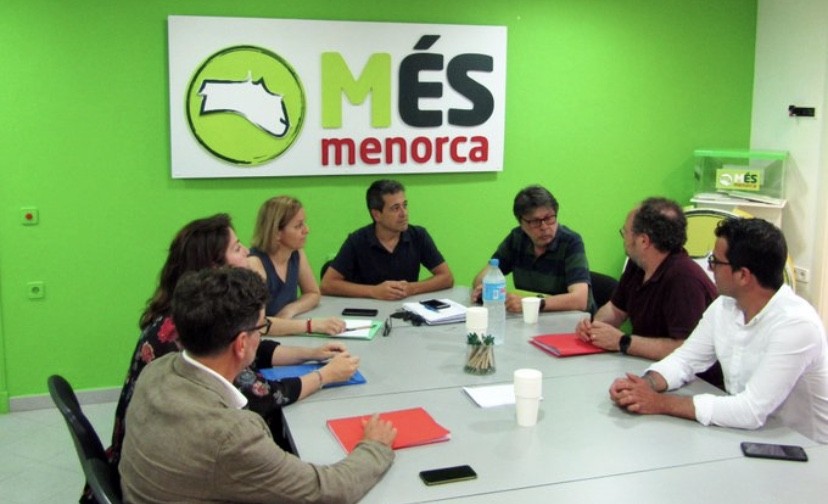 Més per Menorca i PSOE, en una de les reuniones de negociació 
