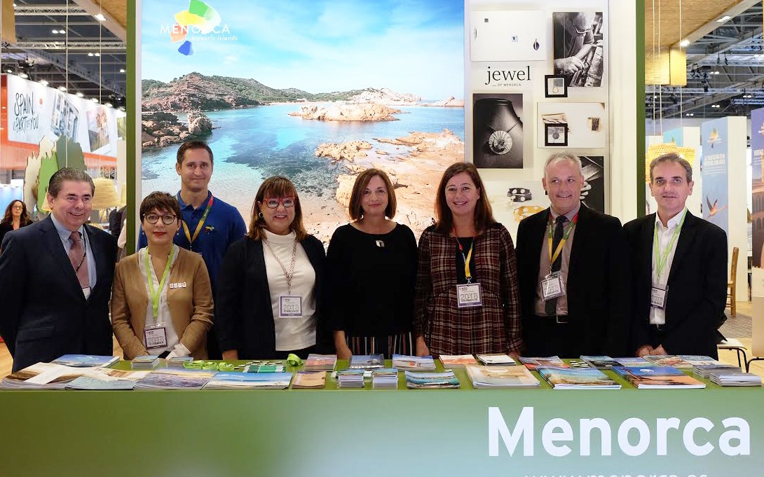 Maite Salord amb la presidenta i vicepresidenta balears, Armengol i Busquets, repectivament