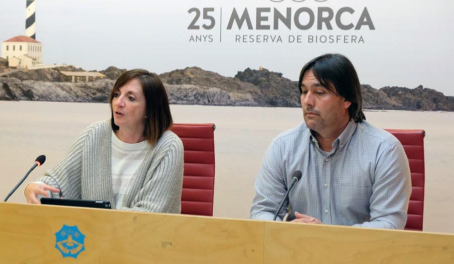 la consellera Salord i el director insular, Isaac Olives